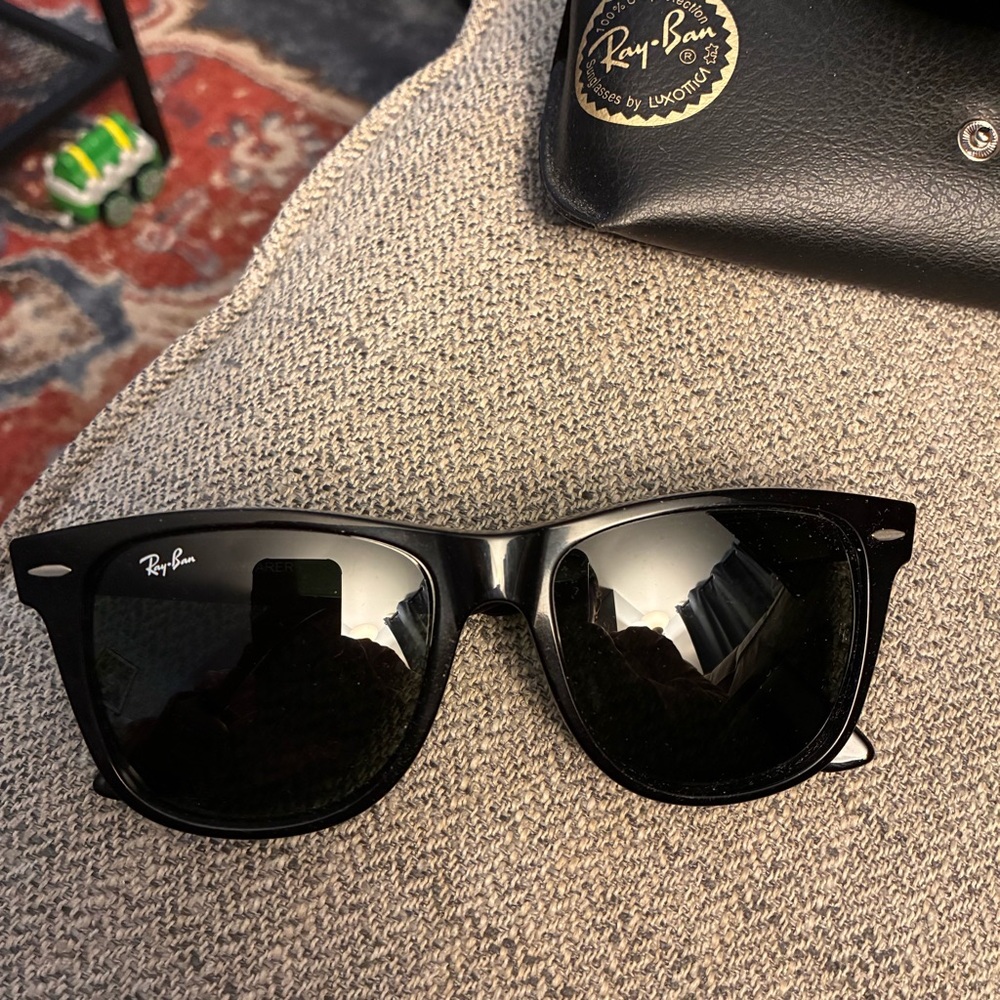 Ray-Ban Classic Black Sunglasses